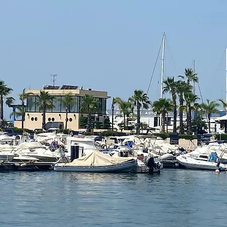 1 Min To And Marina Apartment *