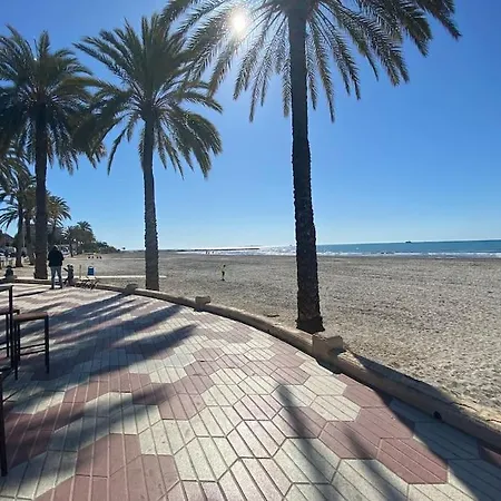 1 Min To And Marina Apartment *