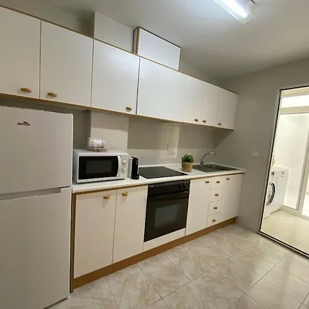 Apartment 1 Min To And Marina